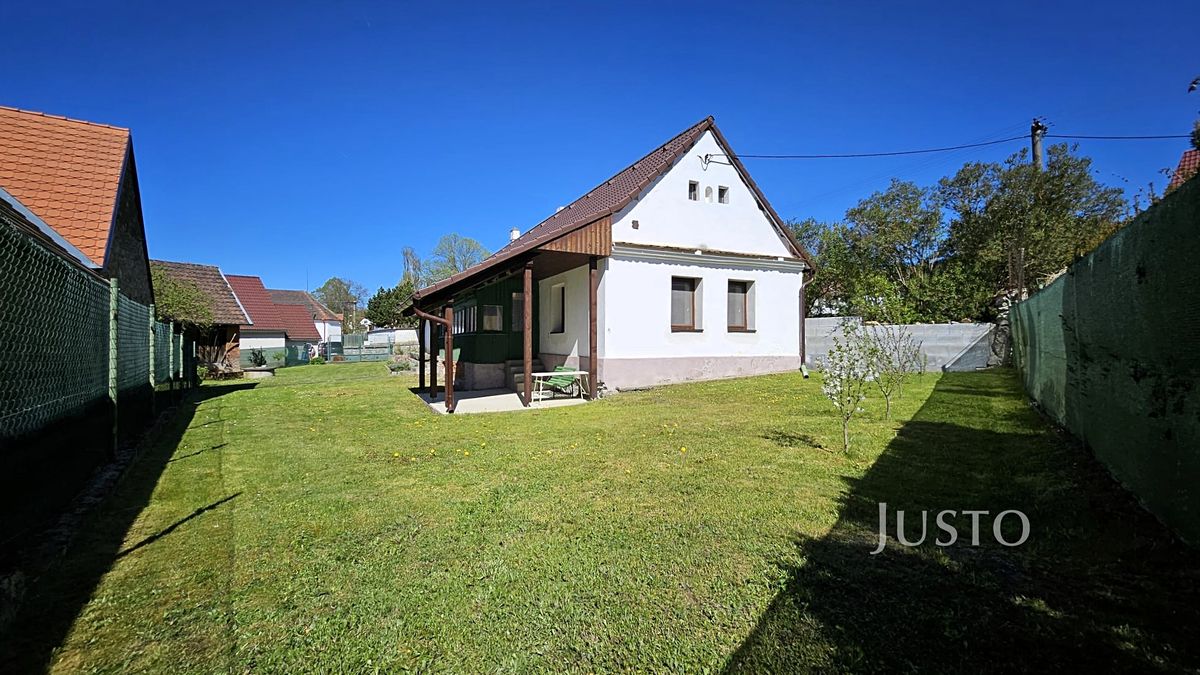 Prodej rodinného domu 141 m², pozemek 780 m² – fotografie 2