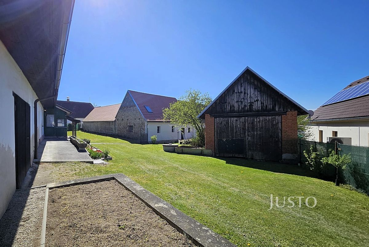 Prodej rodinného domu 141 m², pozemek 780 m² – fotografie 3