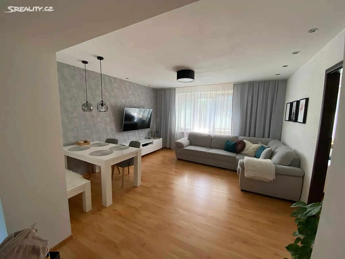 Prodej bytu 3+kk 72 m² – pohled 2