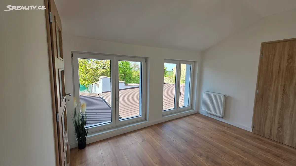 Prodej rodinného domu 254 m², pozemek 298 m², Slánská