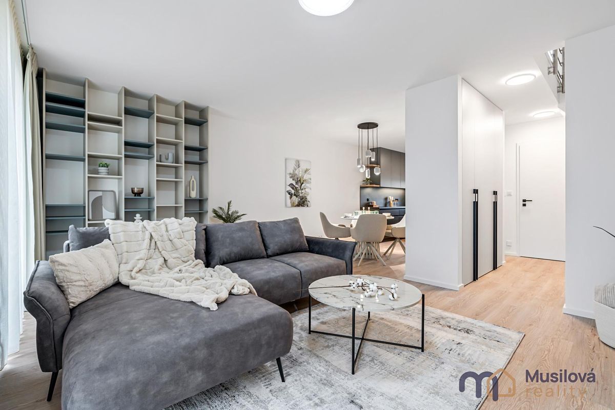 Pronájem rodinného domu 92 m², pozemek 300 m² – fotografie 2