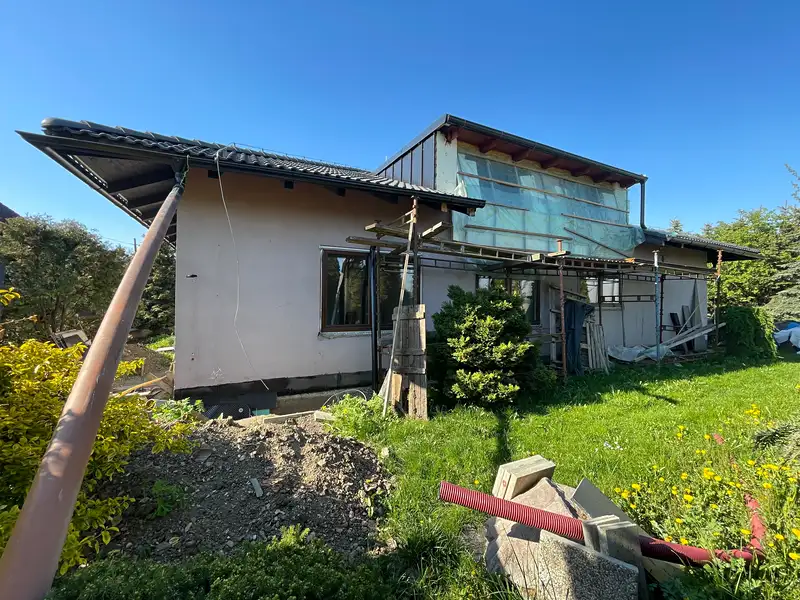 Prodej rodinného domu 288 m², pozemek 1132 m², Holice – náhled fotky 2