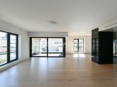Pronájem bytu 4+kk 176 m²