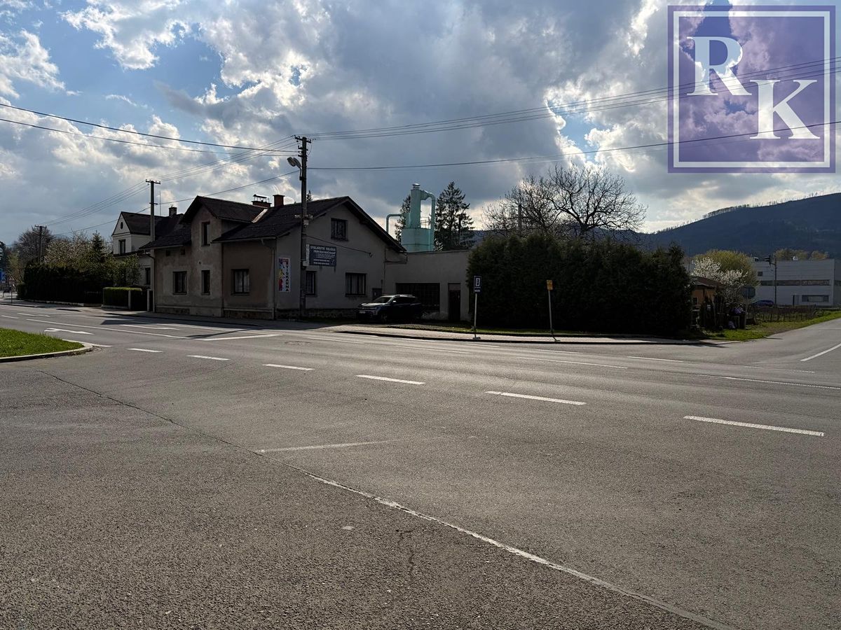 Prodej rodinného domu 300 m², pozemek 1885 m² – fotografie 4