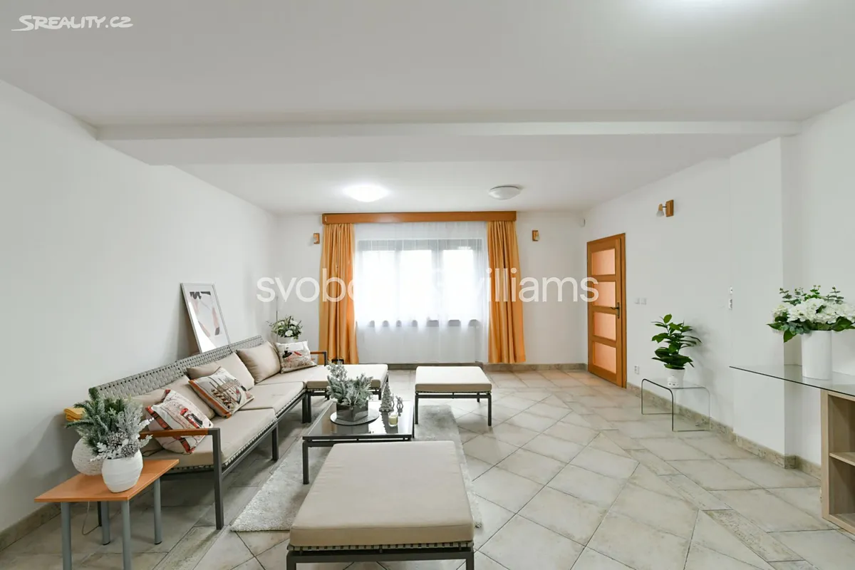 Pronájem rodinného domu 230 m², pozemek 859 m² – další