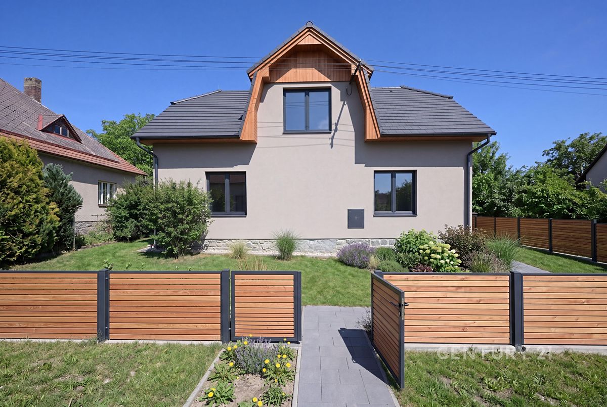 Prodej rodinného domu 100 m², pozemek 947 m² – fotografie 2