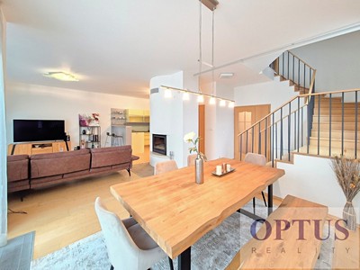 Pronájem  rodinného domu 288 m², pozemek 383 m²