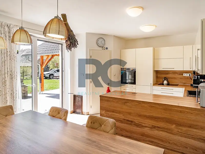 Prodej rodinného domu 491 m², pozemek 1781 m², Písek – náhled fotky 2