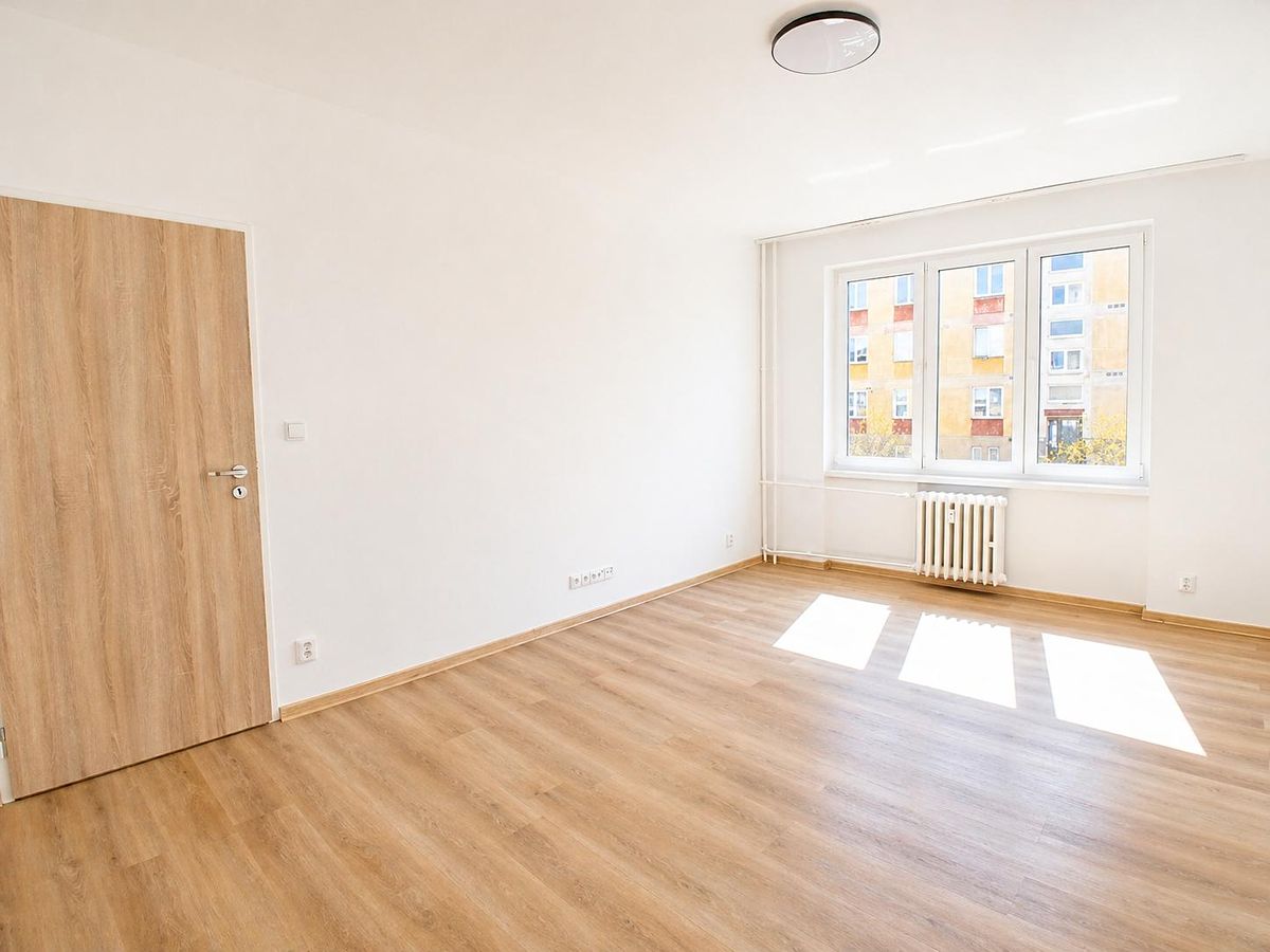 Pronájem bytu 2+1 55 m² – fotografie 3