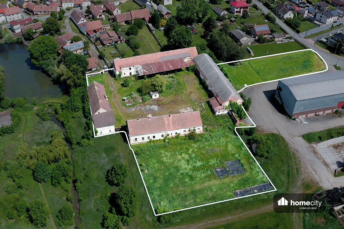 Prodej komerční nemovitosti 1300 m² – fotografie 3
