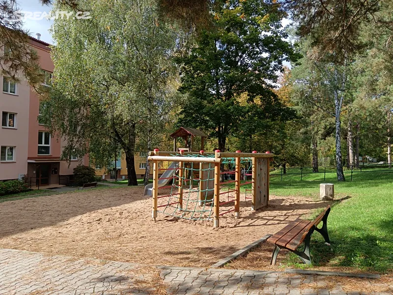 Pronájem bytu 2+1 56 m² – pohled 2