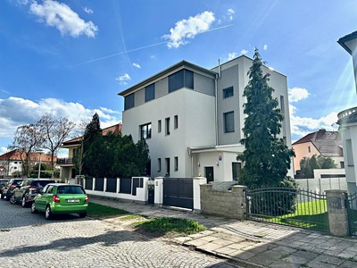 Pronájem bytu 4+kk 114 m²