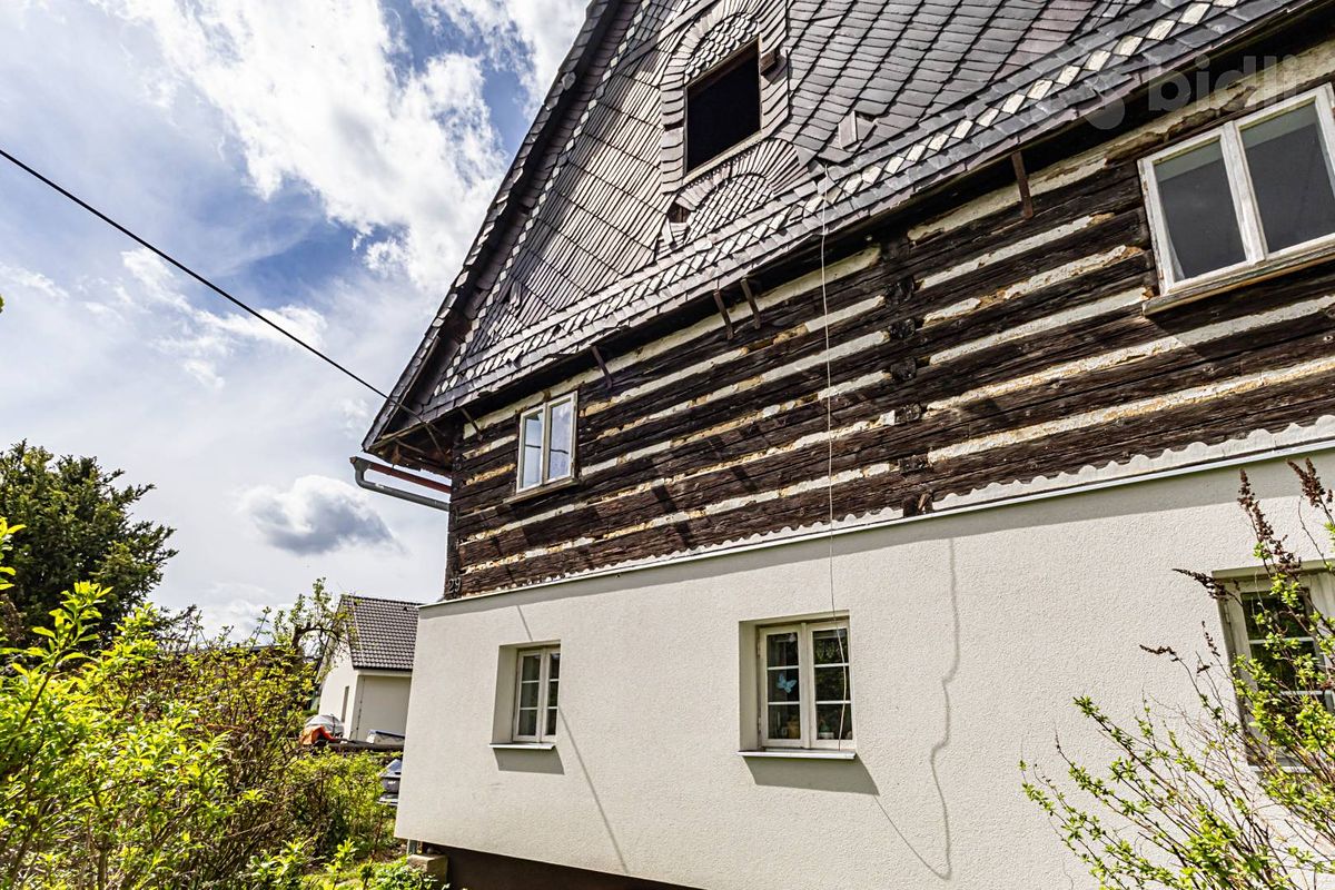 Prodej rodinného domu 200 m², pozemek 691 m² – fotografie 2