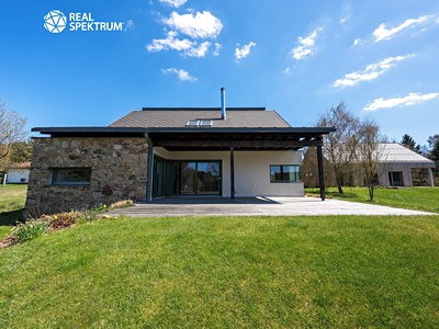 Prodej  rodinného domu 195 m², pozemek 2 747 m²