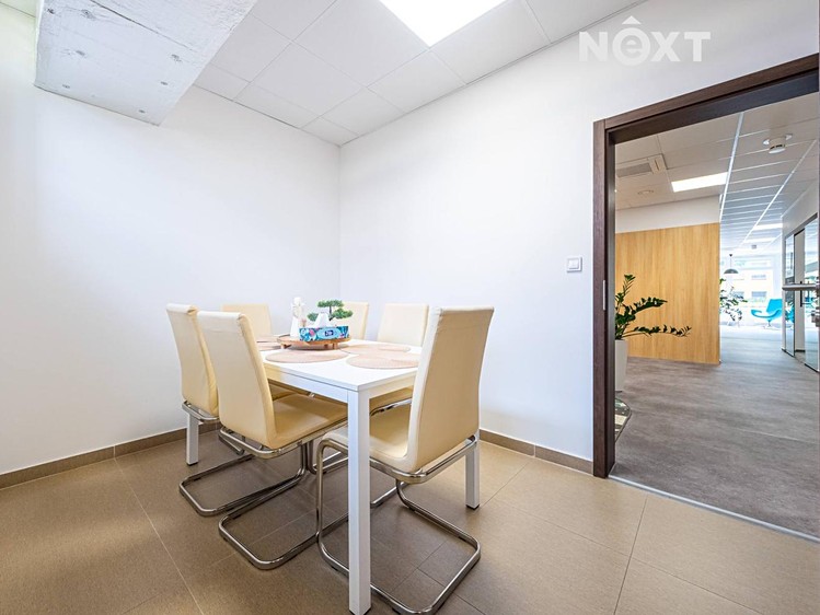 Комерційне приміщення на продаж, 200 м² (23 з 28)