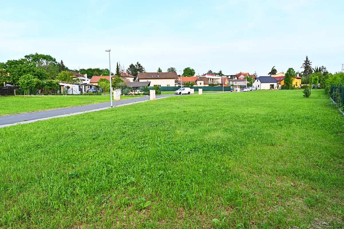 Prodej stavebního pozemku 855 m²