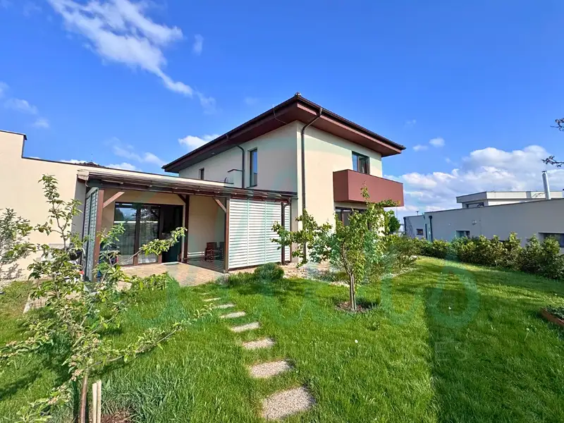 Prodej rodinného domu 244 m², pozemek 972 m², Vysoký Újezd – náhled fotky 1