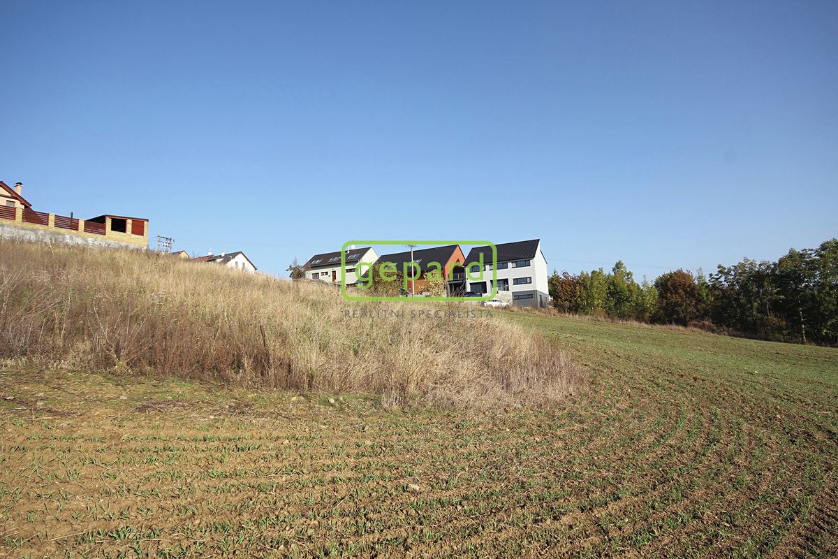 Prodej stavebního pozemku 3885 m² – fotografie 3
