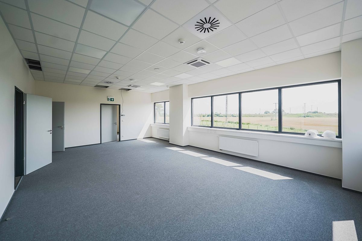 Pronájem skladového prostoru 13500 m² – fotografie 4