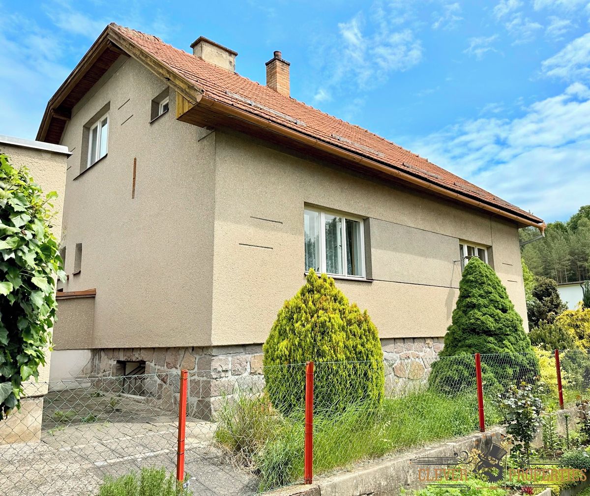 Prodej rodinného domu 220 m², pozemek 972 m² – fotografie 2