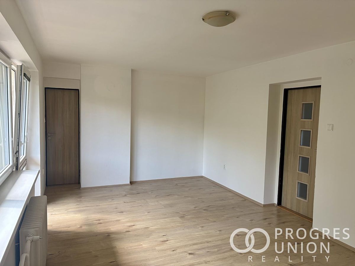 Prodej rodinného domu 205 m², pozemek 596 m² – fotografie 3
