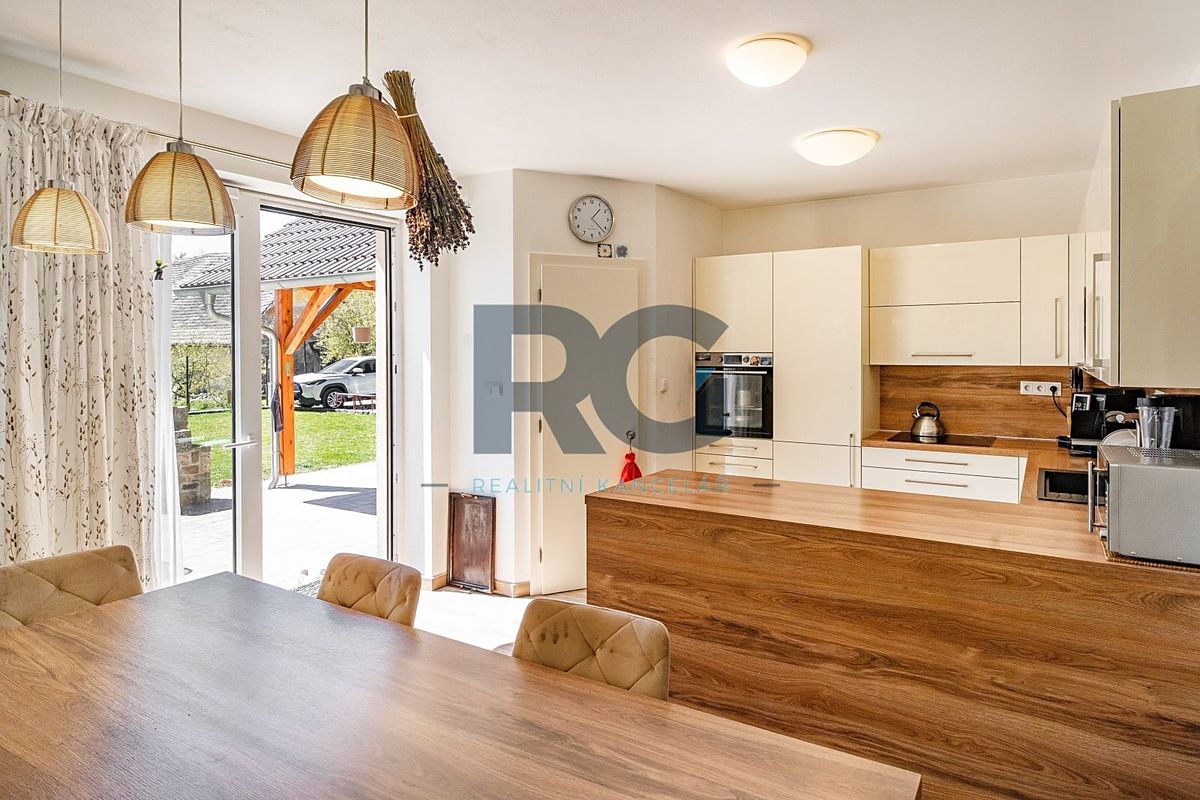 Prodej rodinného domu 691 m², pozemek 3781 m² – fotografie 2