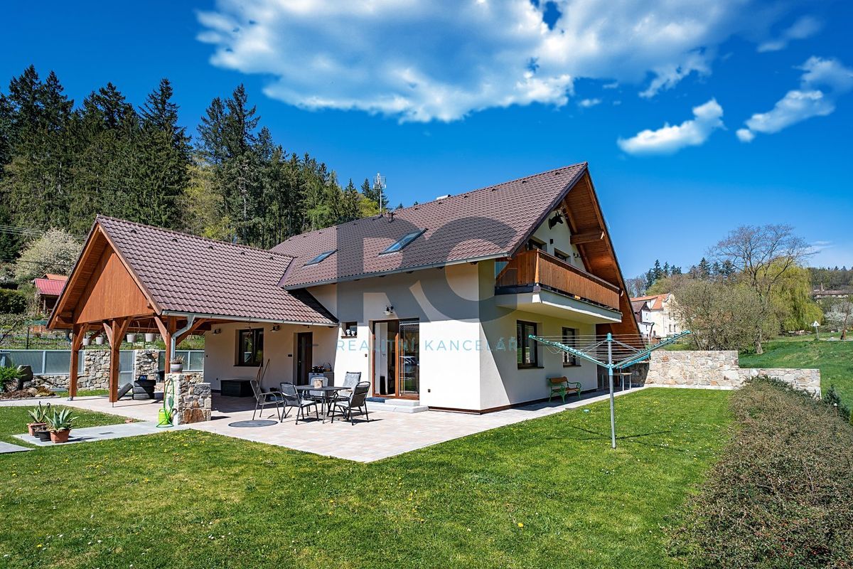 Prodej rodinného domu 491 m², pozemek 1781 m²