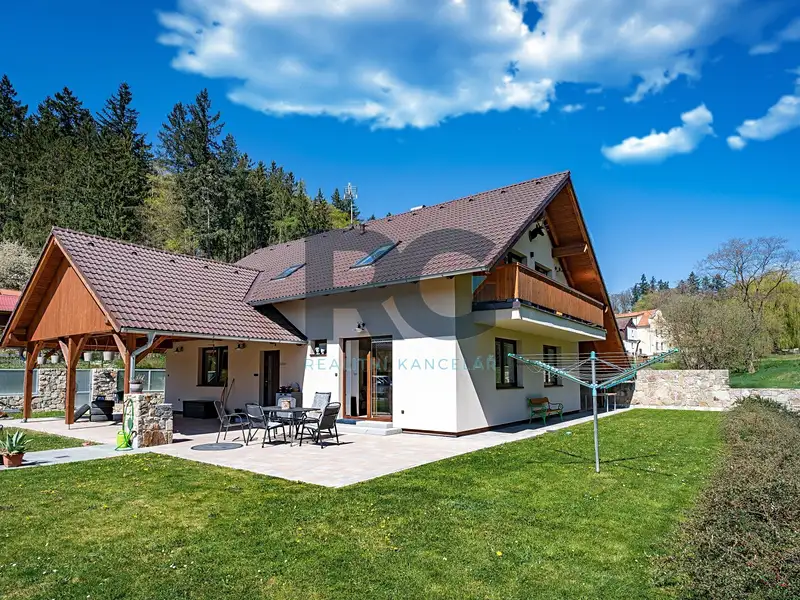 Prodej rodinného domu 491 m², pozemek 1781 m², Písek – náhled fotky 1