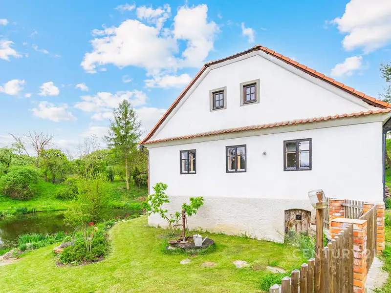 Prodej rodinného domu 100 m², pozemek 2807 m², Kladruby – náhled fotky 1