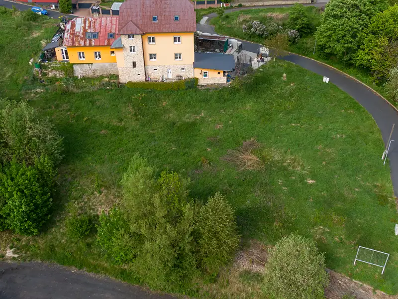 Prodej stavebního pozemku 851 m², Ostrov – náhled fotky 2