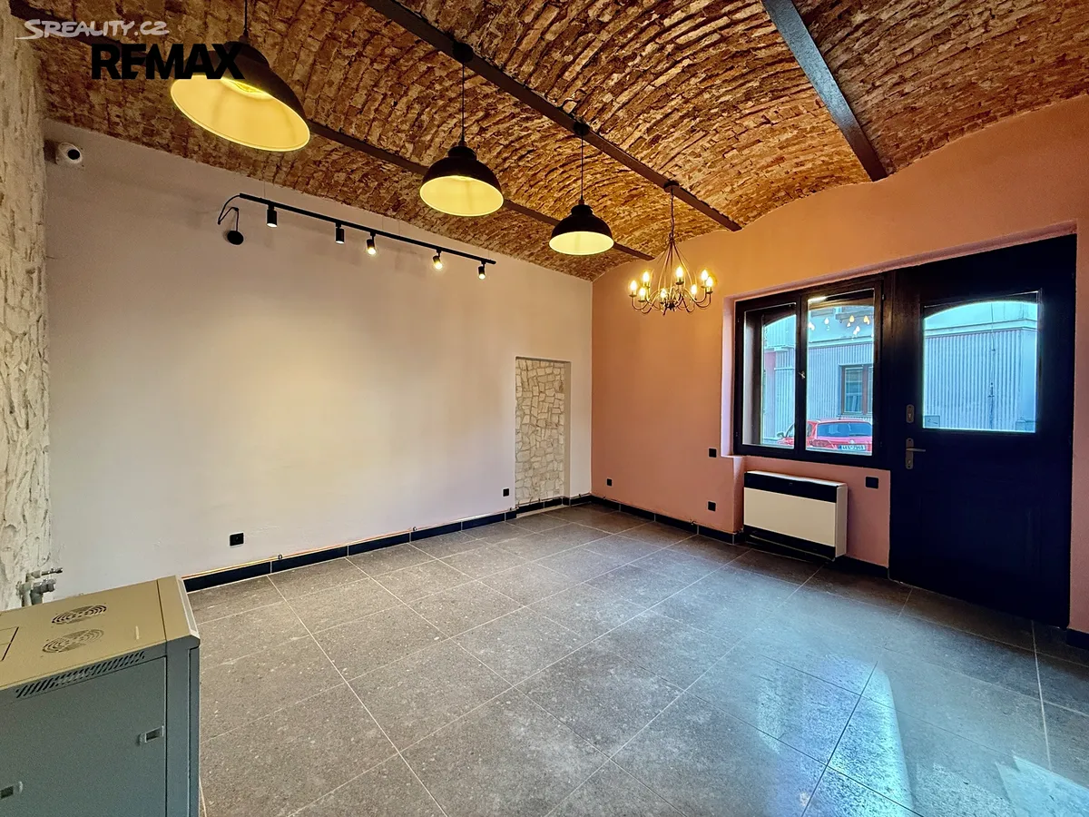 Pronájem obchodního prostoru 42 m² – pohled 2