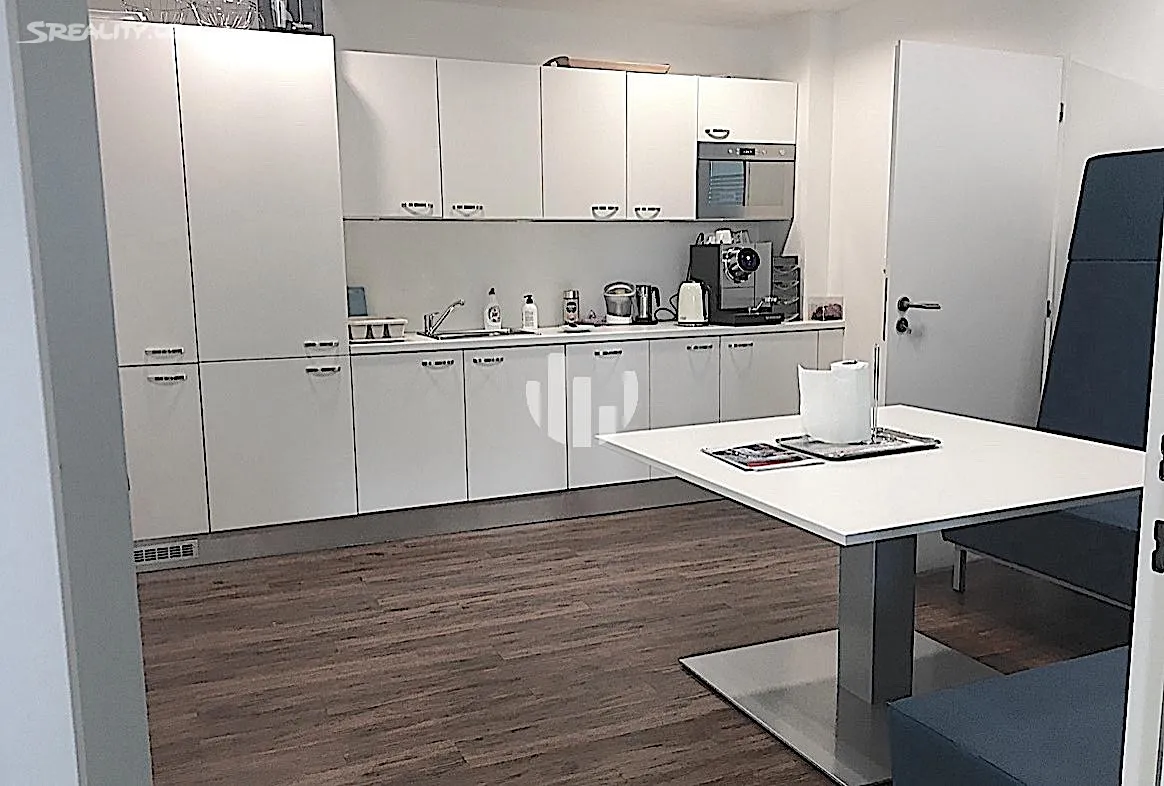 Pronájem kanceláře 635 m² - Widok 6