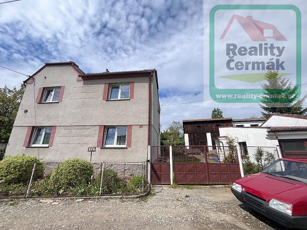 Prodej rodinného domu 265 m², pozemek 589 m² – fotografie 2