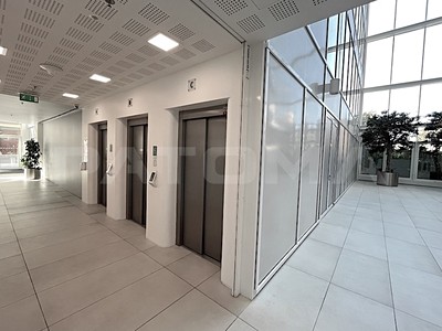 Pronájem kanceláře 198 m² — photo 2