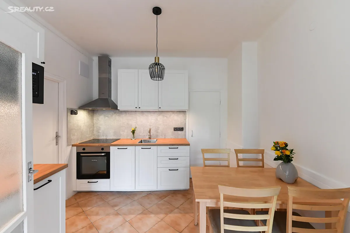 Pronájem bytu 3+1 75 m², Praha