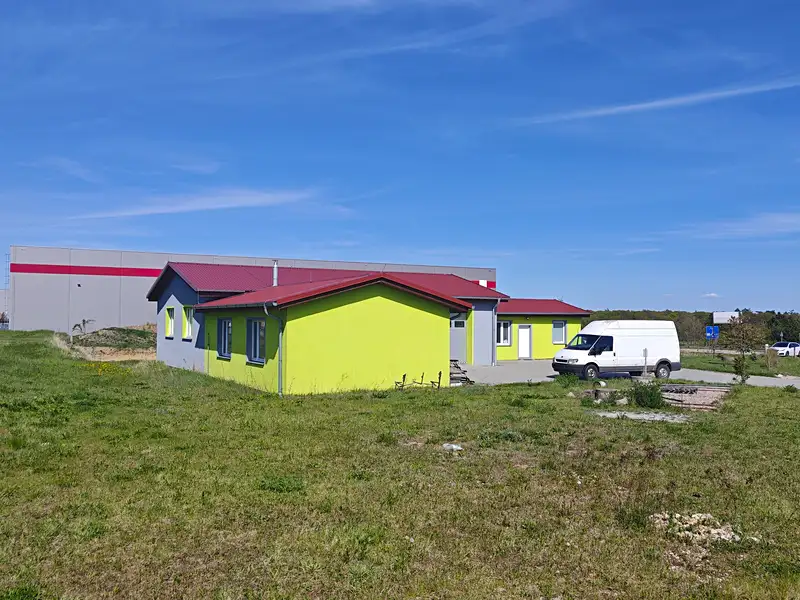 Prodej výrobní haly, prostoru 250 m², Dobřenice – náhled fotky 2