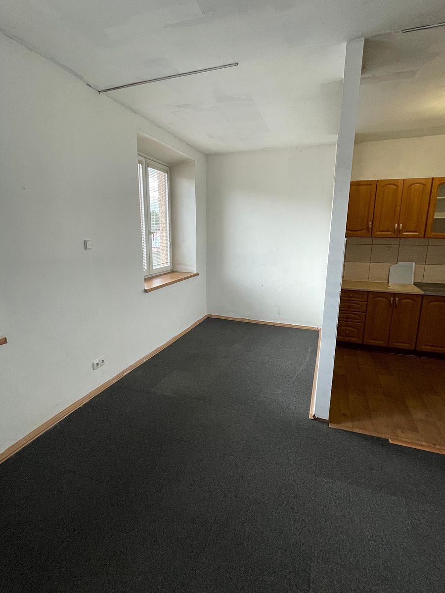 Pronájem bytu 1+kk 28 m² – fotografie 3