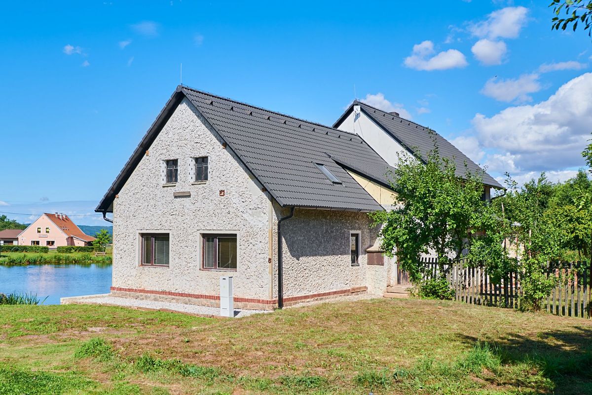 Prodej rodinného domu 250 m², pozemek 942 m² – fotografie 4