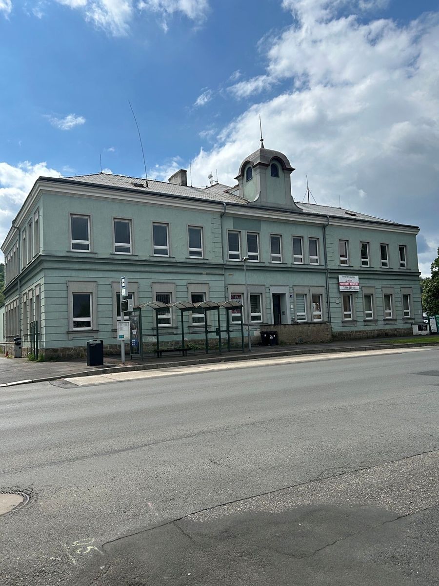 Pronájem kanceláře 300 m²