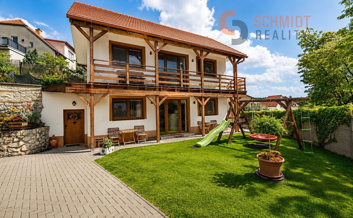 Prodej rodinného domu 323 m², pozemek 848 m² – fotografie 3