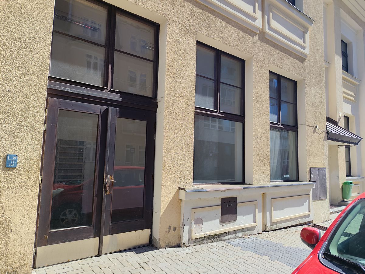 Pronájem obchodního prostoru 16 m²