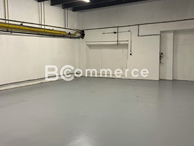 Pronájem výrobní haly, prostoru 698 m²