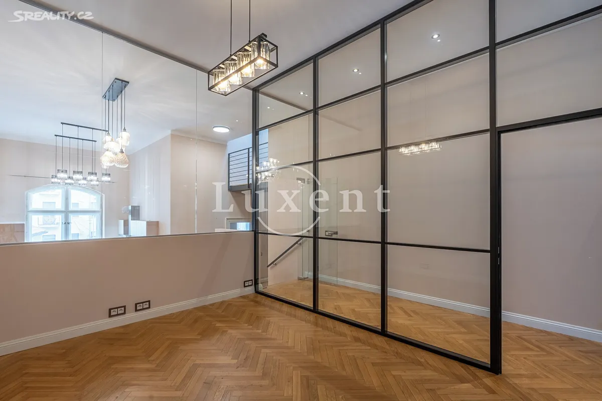 Pronájem kanceláře 210 m², Pařížská