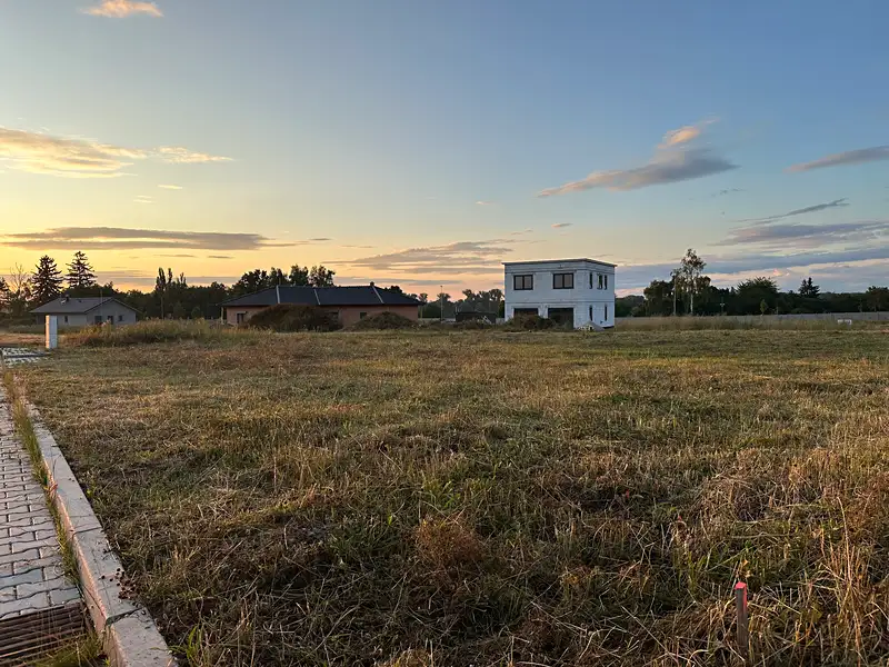Prodej stavebního pozemku 1021 m², Chlumec nad Cidlinou – náhled fotky 1