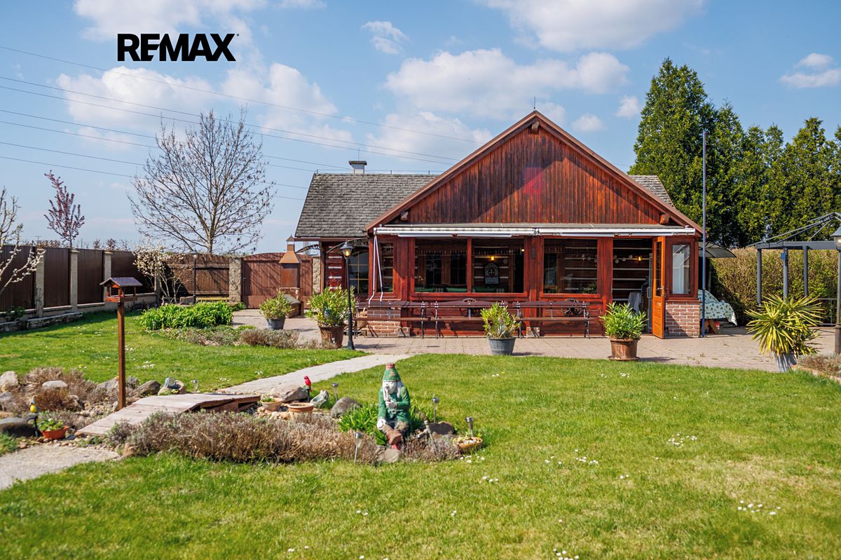 Prodej rodinného domu 217 m², pozemek 1818 m² – fotografie 2