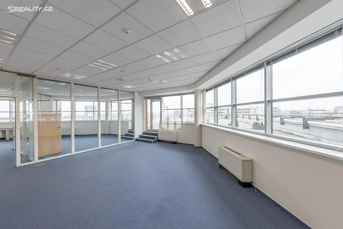 Pronájem kanceláře 400 m² - Więcej