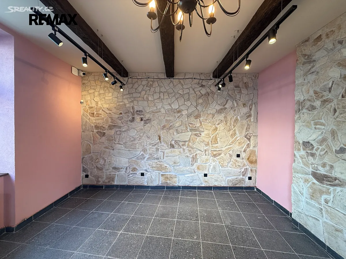 Pronájem obchodního prostoru 42 m² – pohled 5