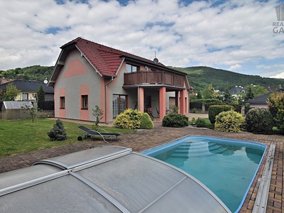 Prodej  rodinného domu 204 m², pozemek 941 m²