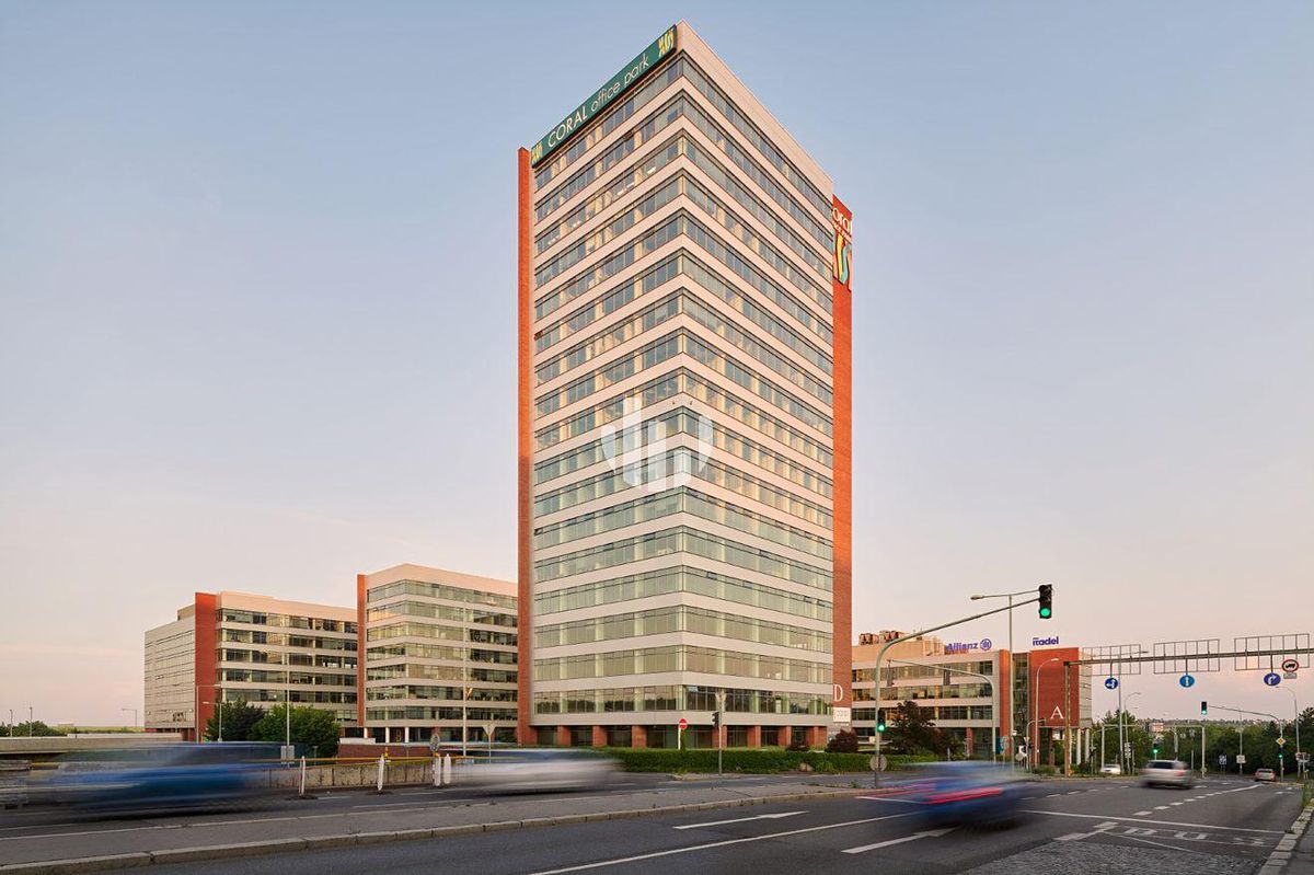 Pronájem kanceláře 321 m²