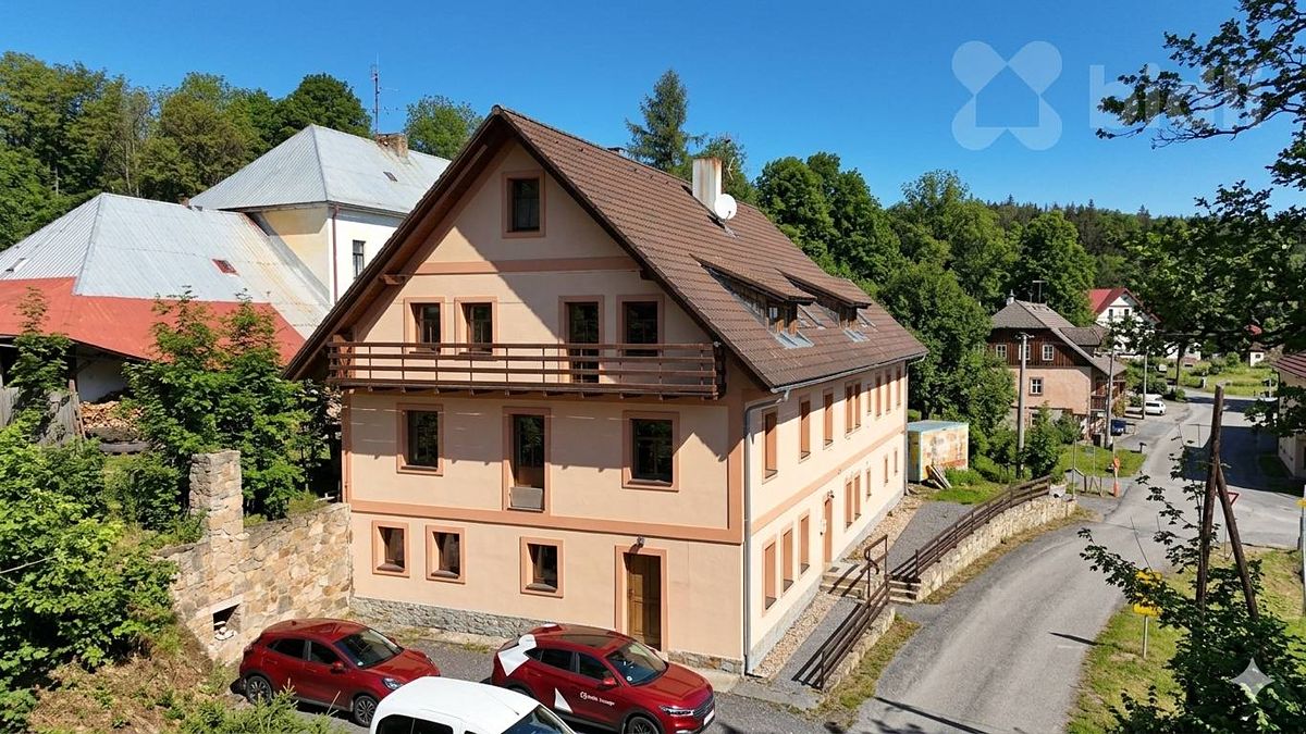 Prodej rodinného domu 600 m², pozemek 545 m² – fotografie 2